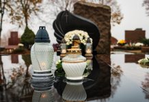 Plaques funéraires sur mesure : l’artisanat français pour honorer vos proches Plaques funéraires sur mesure : l’artisanat français pour honorer vos proches