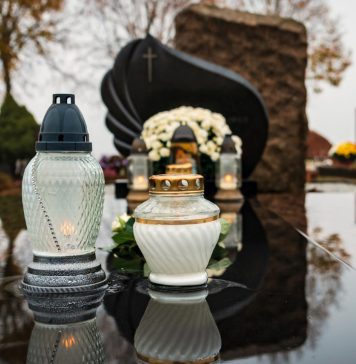 Plaques funéraires sur mesure : l’artisanat français pour honorer vos proches Plaques funéraires sur mesure : l’artisanat français pour honorer vos proches